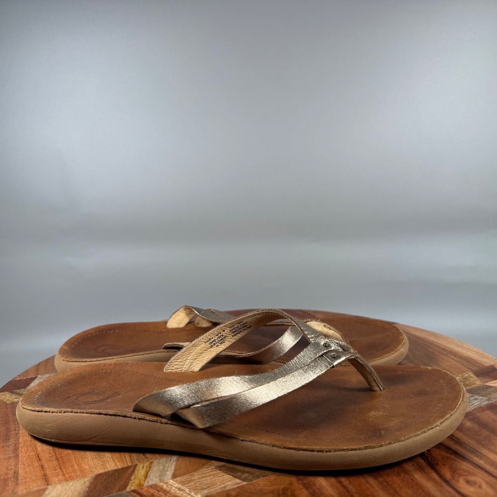 OluKai Kapehe Luana Gold Metallic Leather Flip Flop Sandals Womens 7 20468-FAFM